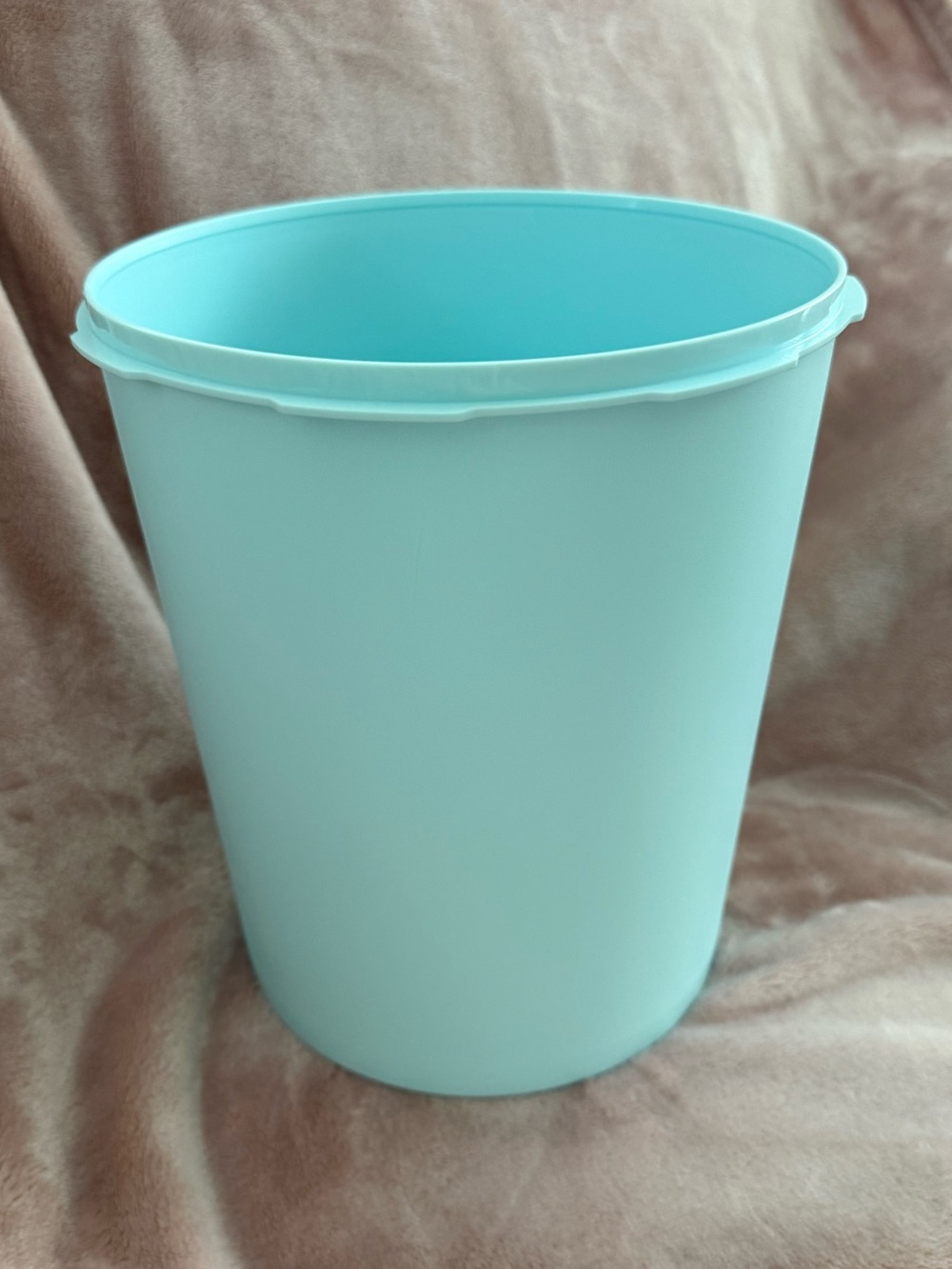 🦋Tupperware Heritage Canister light blue with white lid  Storage 24 cup NEW - Picture 3 of 7